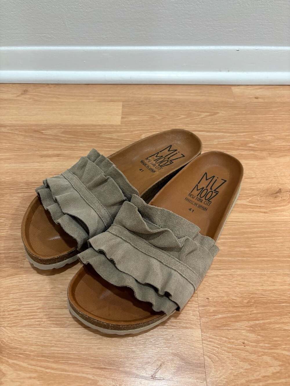 Miz Mooz Rocio Ruffle Suede Slide Sandals Size 41 - Picture 2 of 5